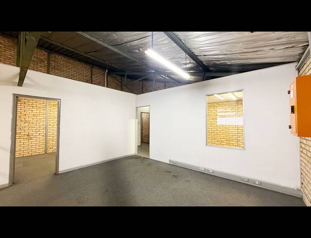 215M² WAREHOUSE TO LET IN WADEVILLE
